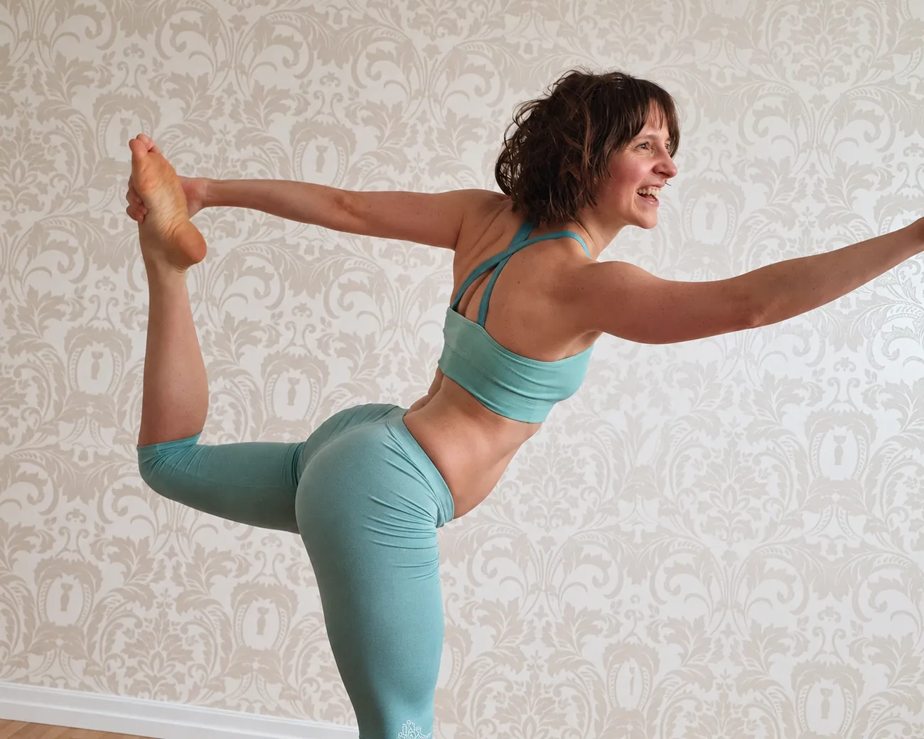 Lisa Björling in a yoga pose, tantra therapist with more than 20 years of experience